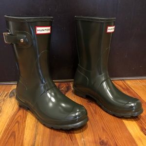 Hunter rain boots olive green